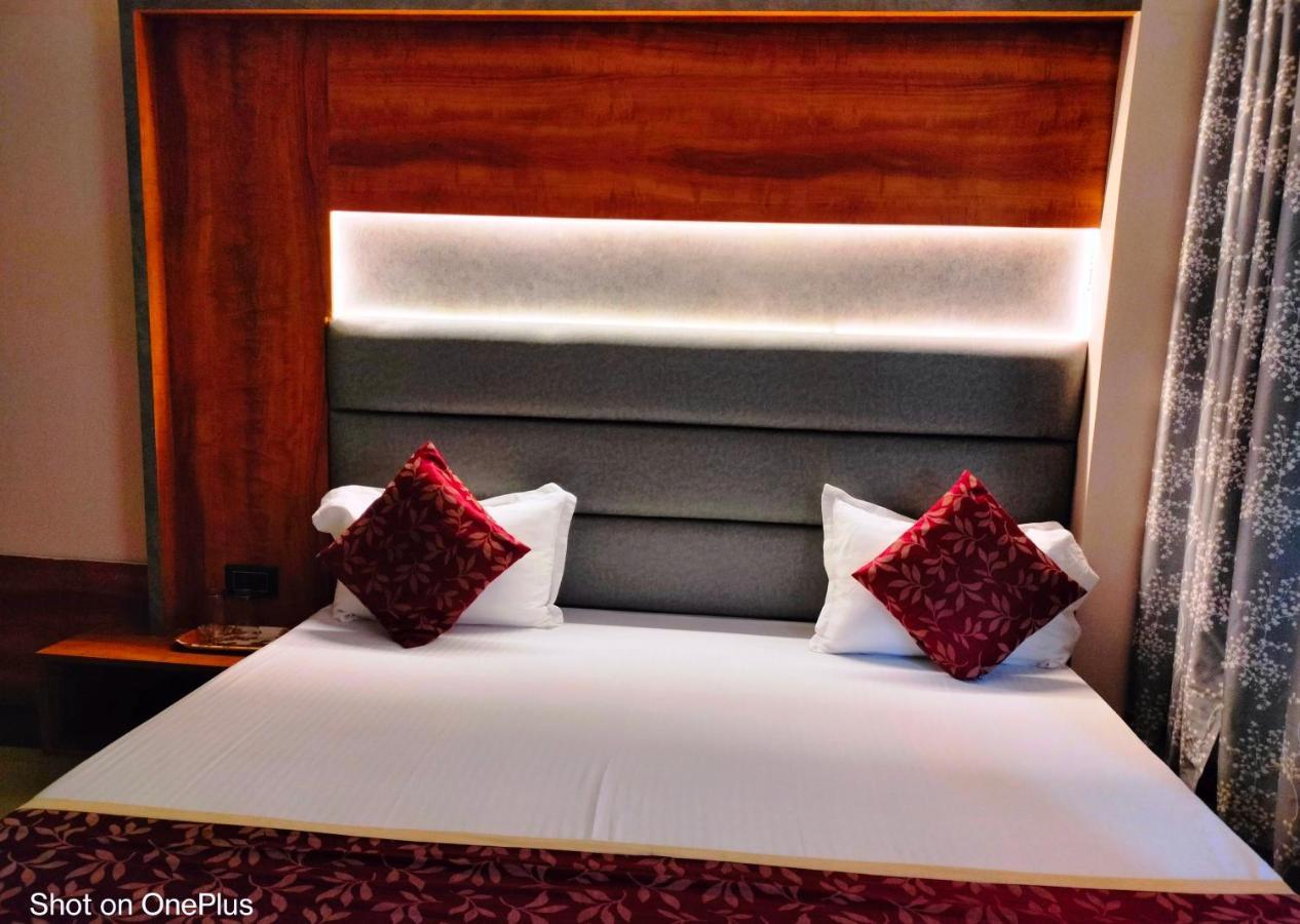 Hotel City Park Guwahati Esterno foto